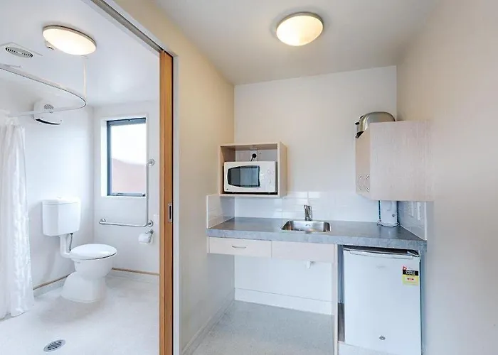 Bella Vista Motel 4*